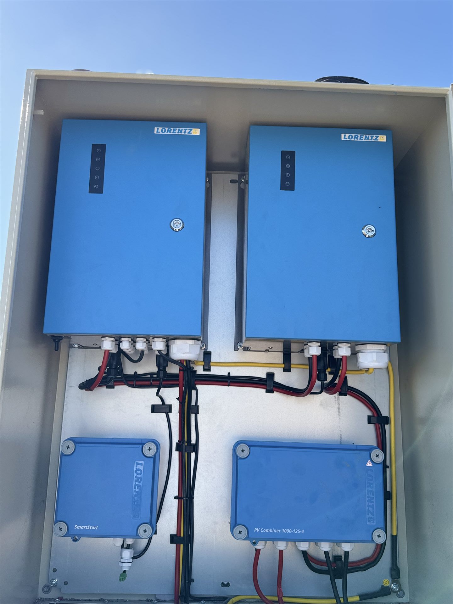 Controladores Lorentz instalados en gabinete BOSOL