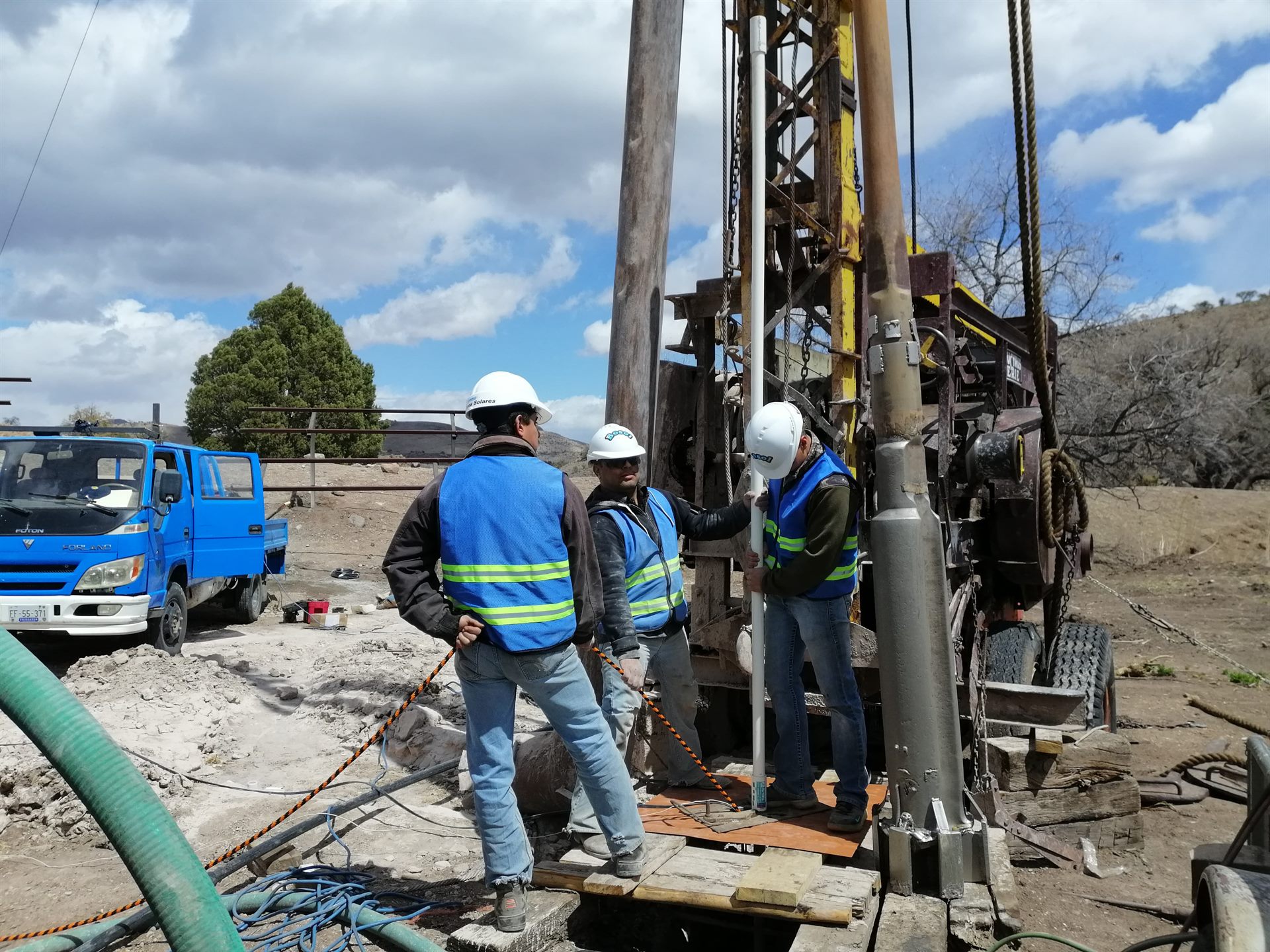 Perforación de pozo profundo con cuadrilla BOSOL